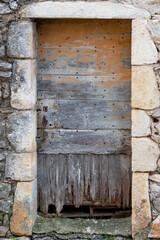Porte de maison du village médiéval de Mirmande
