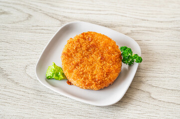 揚げ物　厚切りハムカツ