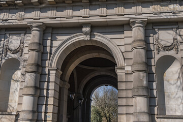 Obraz premium Muiderpoort (1770) in Amsterdam is old city gate on the Alexanderplein, gate was part of the fortifications of Amsterdam. Muiderpoort is a national monument. Amsterdam, Netherlands.