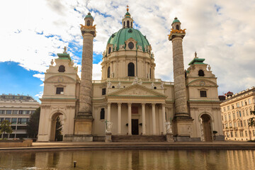 Fototapeta na wymiar St. Charles's Church (Karlskirche) in Vienna, Austria