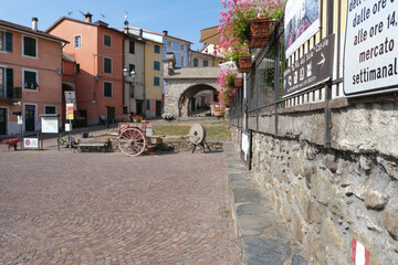 Il centro storico di Pignone in provincia di La Spezia, Liguria, Italia. - obrazy, fototapety, plakaty