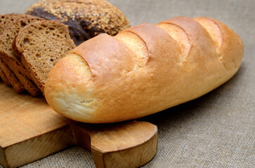 Fresh bread on a cutting board. Bakery products close up