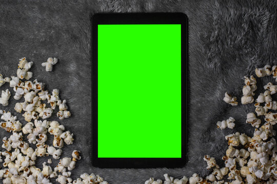 popcorn with tablet chroma green screen