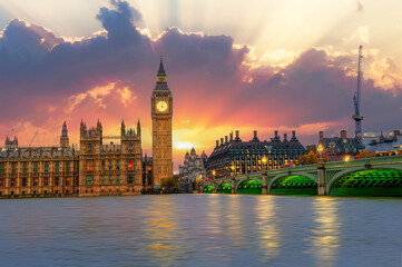 Fototapeta na wymiar The famous Parliament House and Big Ben across the Thames Rives illuminated at sunset in London, England