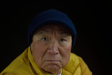 怒る日本人シニア男性