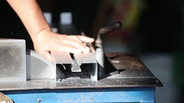 Aluminum cutting machine and aluminum parts
