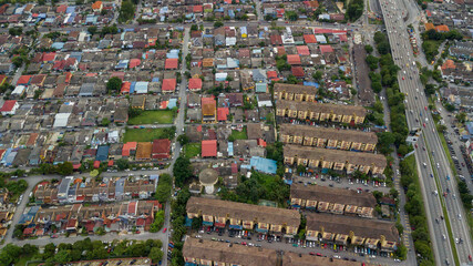Fototapeta premium Modern Skyscraper and Traditional Housing Area at Kuala Lumpur, Malaysia
