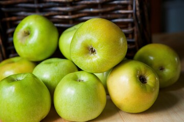 Many green large apples