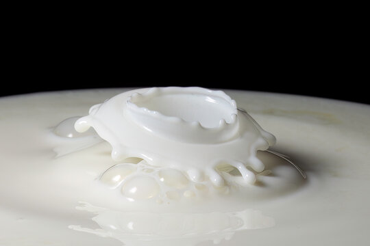 Milk drop collisions causing an umbrella shaped splash