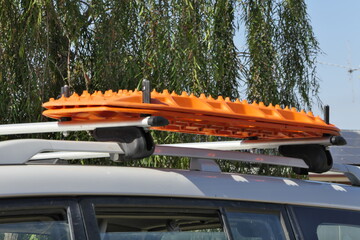 Orange Recovery boards, tracks, and ladders mounted on the roof rack © P.j.Hickox