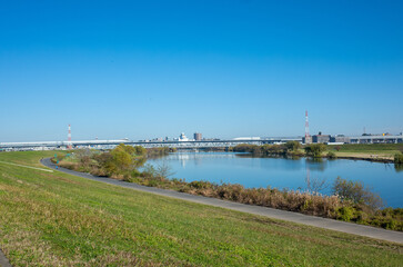 Obraz premium 東京江戸川の土手・河川敷
