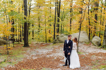 Fototapeta premium Young wedding couple enjoying romantic moments