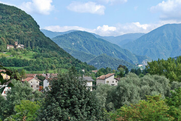 Fototapeta na wymiar Panorama dal centro di Feltre in provincia di Belluno.