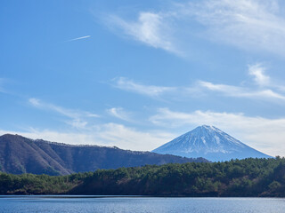 12月（冬） 西湖から見る富士山 山梨県 富士河口湖町