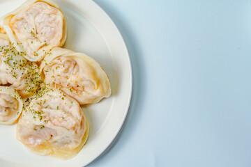 kimchimandu, Korean Kimchi dumpling : Kimchi dumplings are stuffed with a filling of chopped kimchi, bean curd, and vegetables. They are the most popular type of dumpling among Koreans.