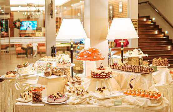 Kuchenbuffet Bilder – Durchsuchen 364,345 Archivfotos, Vektorgrafiken ...