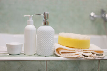 bath accessories liquid soap dispenser with washcloth and cream