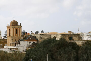 La vieille église de Tarifa dans le quartier historique, ville située à l'extrême sud de...
