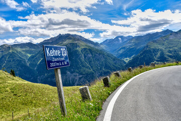 Großglockner Hochalpenstraße, Kehre, Kurve, eng, Kehrennummer, Nummer, Höhenangabe, Meereshöhe,...