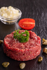 steak tartare - 556498671