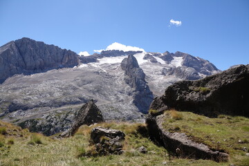 Blick vom Padonkamm zu Punta Ombretta und Marmolada