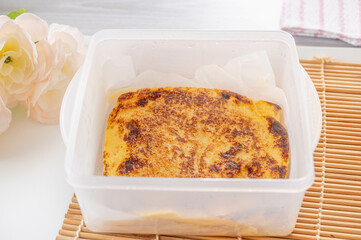 焼き色をつけた伊達巻き