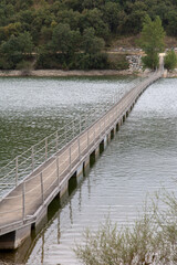 Obraz premium Bridge over Gamboa Reservoir, Vitoria, Alava, Spain