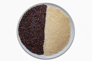 Black rice and white rice on round plate in top view
