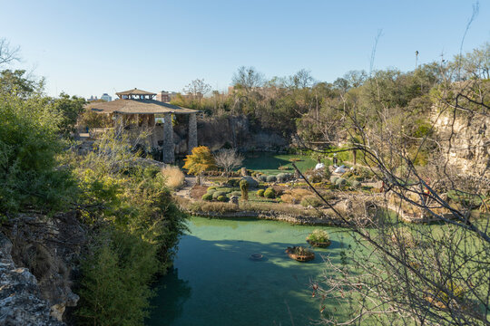Japanese tea Garden Overlook Texas, walkways, during winter season.