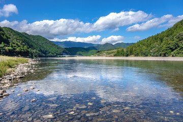 Fototapeta na wymiar 熊野川の風景
