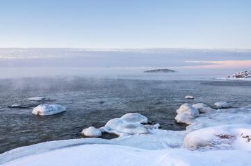 Obraz premium View of the frozen sea and snowy beach. Pörkenäs, Finland.