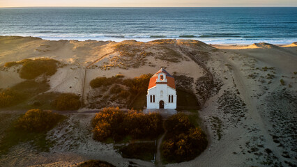 une chapelle à labenne sur la plage
