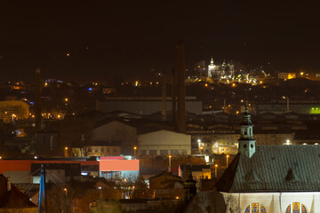 Ostrowiec Świętokrzyski nocą . Nocny widok miasta z góry . Widać kościół Świętego...