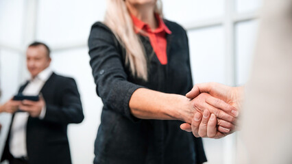 Obraz premium close up. confident business people shaking hands with each other