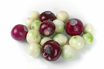 Rote und weiße Zwiebeln