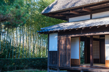 古民家と竹林
