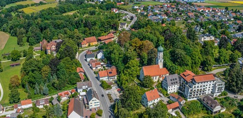 Der Markt Burtenbach im schw&auml;bischen Mindeltal im Luftbild