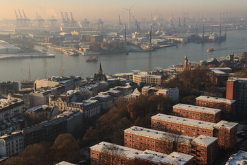 Winterliches Hamburg; Norderelbe mit Steinwerder und Landungsbrücken, Blick vom 