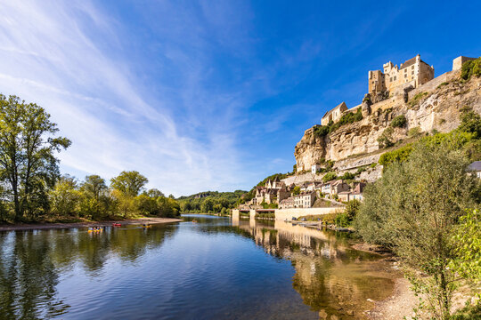 France, Nouvelle-Aquitaine,Beynac-et-Cazenac, Chateau de Beynac overlooking Dordogne River