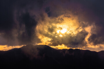 北海道の大雪山国立公園、三国峠の夜明け