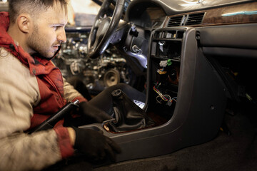 disassemble the center console of the car torpedo for interior detailing and repair.