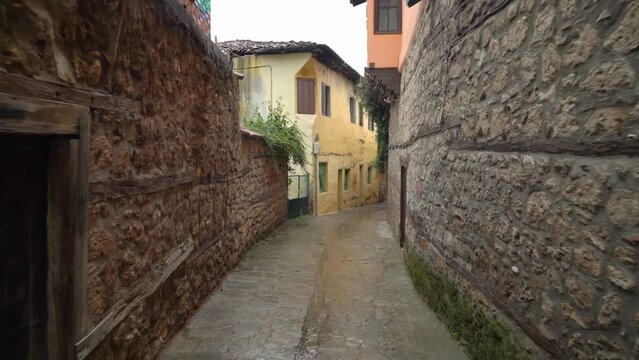 Kyriotissa is a picturesque quarter with a maze of narrow streets and dead ends and small stone Christian and Byzantine churches.