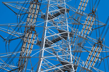 高圧送電鉄塔の碍子部分