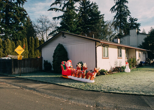 Winter Front Yard Holiday Decoration 1