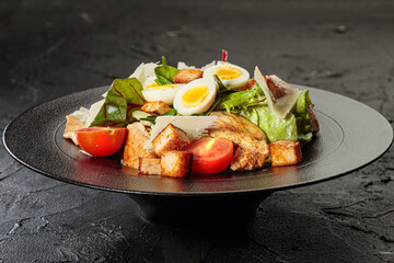 Caezar salad with chicken breast, tomato, eggs, lettuce and parmesan.