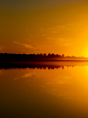 Naklejka premium Atardecer en la laguna de la ciudad de Santa Rosa La Pampa Argentina