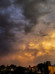 Atardecer tormentoso con arcoiris de fondo. Ciudad de Santa Rosa La Pampa Argentina