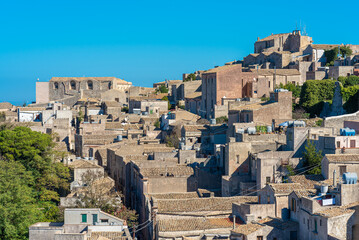 Obraz premium The small town of Erice, with its stone houses and narrow, picturesque alleys and churches, located on a mountain in west Sicily. Phoenicians and Greeks settled the town already in prehistoric times