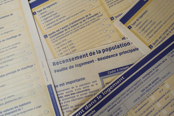 Questionnaire bleu du recensement de la population &agrave; remplir: la feuille de logement de la r&eacute;sidence principale