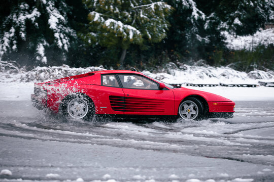 Seattle, WA, USA
December 25, 2022
Ferrari Testaroosa in the winter weather